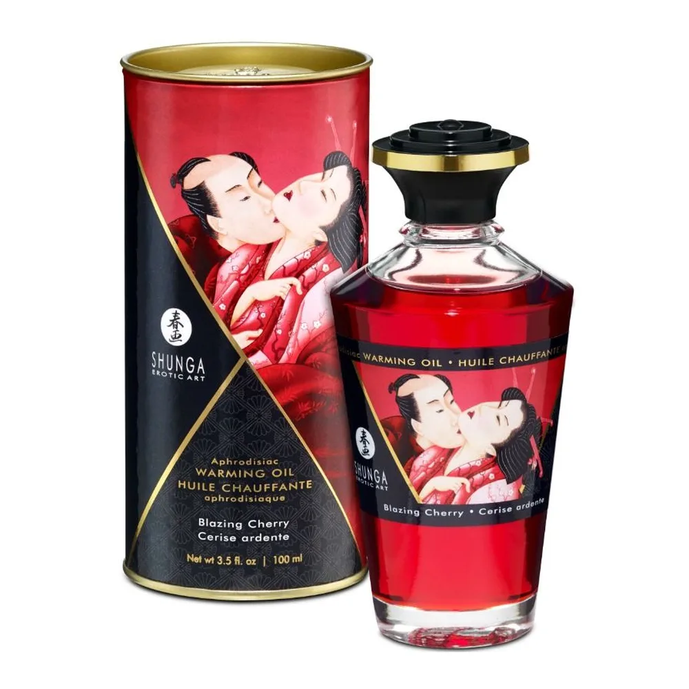 Flacon et emballage cylindrique d'huile de massage chauffante Shunga Blazing Cherry, à base de cerise, contenant 100 ml, avec étiquettes rouges et noires et motifs asiatiques
