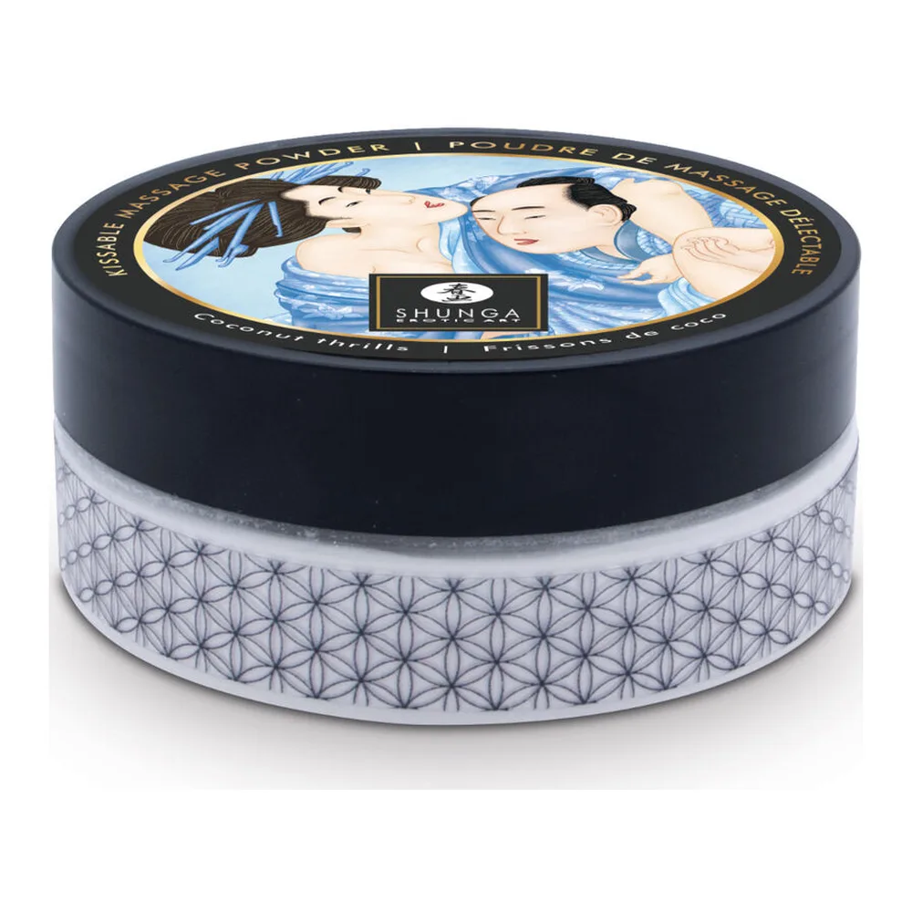 Pinceau de poudre de massage avec tête voluptueuse en plumes bleues, manche noir orné de ruban noir imprimé, sur fond blanc