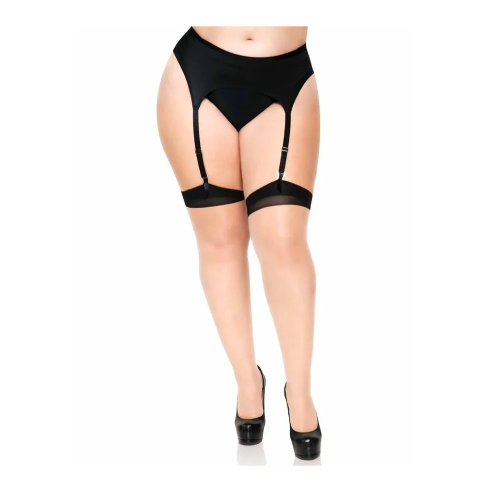 Porte-jarretelles noir avec bas transparents effet couture arrière et bandes de maintien aux cuisses, porté avec talons plateforme noirs