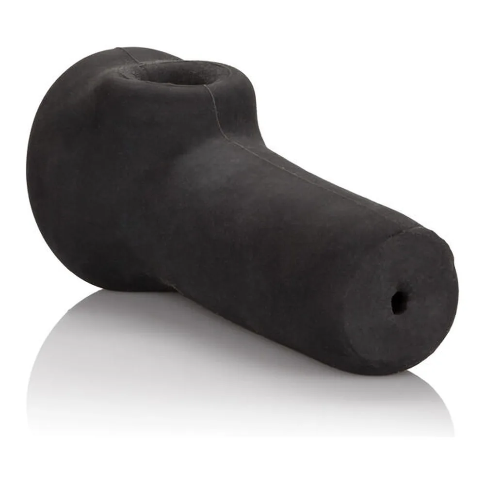 Masturbateur Slammer noir extensible, gaine opaque de 11 cm avec embout arrondi et orifice central, sur fond blanc