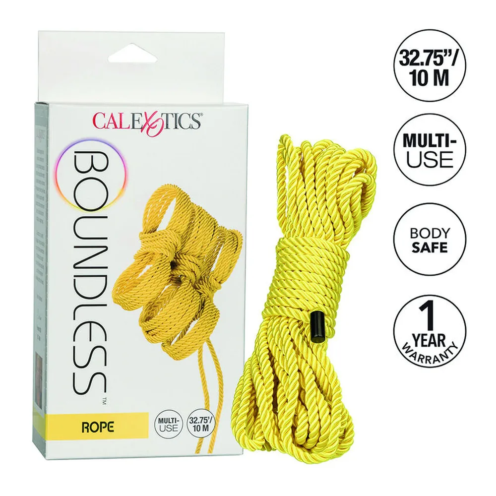 Corde de bondage jaune fluo tressée avec embouts métalliques aux extrémités, enroulée sur elle-même sur fond blanc