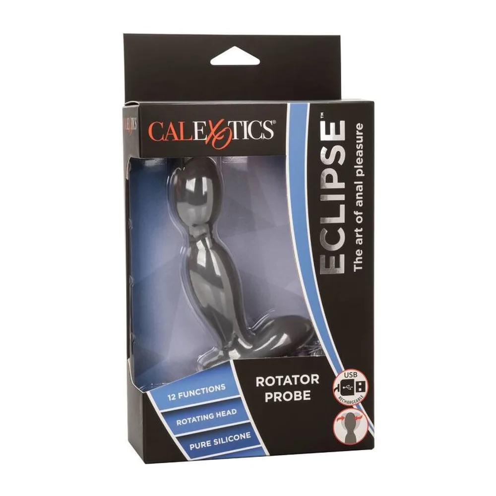 Stimulateur anal gris en silicone avec tête ovale et corps incurvé, base élargie, vue de profil sur fond blanc