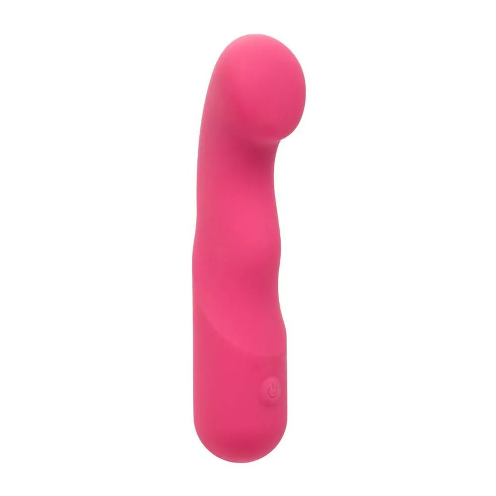 Vibromasseur rose en silicone, de forme incurvée avec une pointe arrondie et un corps ondulé, sur fond blanc