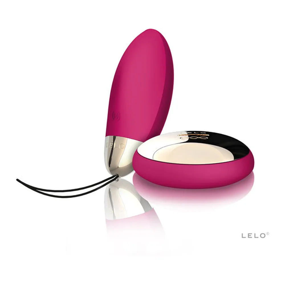 Œuf vibrant rose fuchsia en silicone avec télécommande sans fil blanche et rose, reliés par un câble noir, sur fond blanc