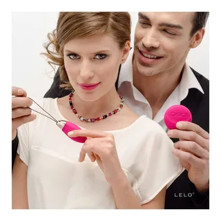 Œuf Vibrant Lyla 2 Lelo - avec son échelle de taille