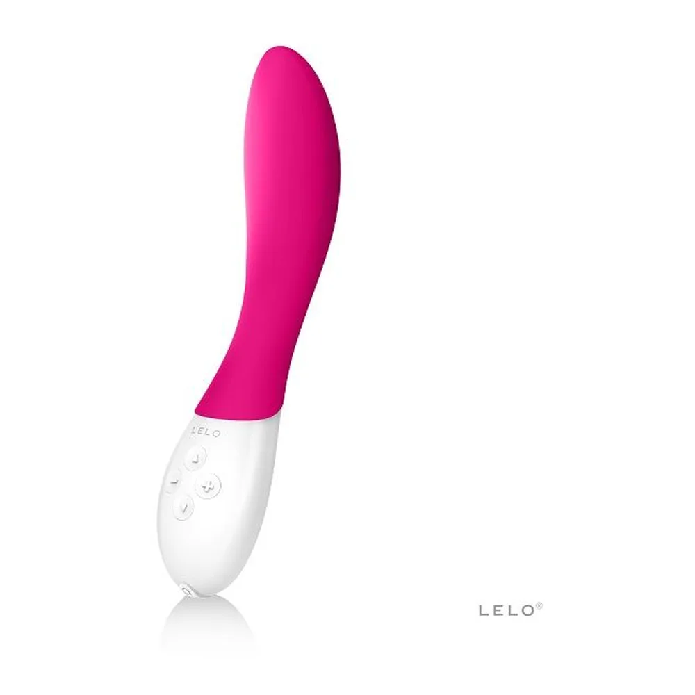 Vibromasseur Mona rose vif avec tige incurvée et poignée blanche dotée de boutons de commande, sur fond blanc