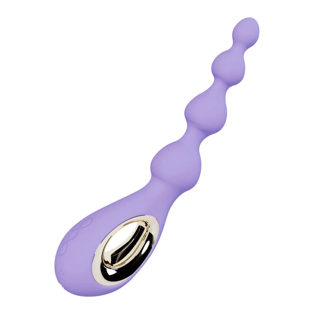 Perles anales en silicone violet clair avec quatre billes de taille croissante, moteur dans le manche et poignée évasée, ouverture de chargement visible sur le côté