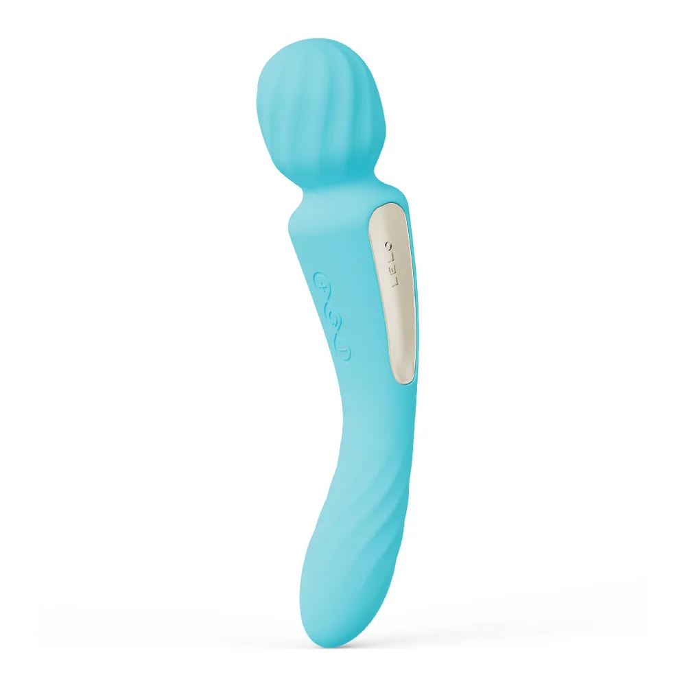 Vibromasseur point G Switch en silicone lavande, avec tête bombée arrondie et corps fuselé, deux extrémités sur le même corps, sur fond blanc