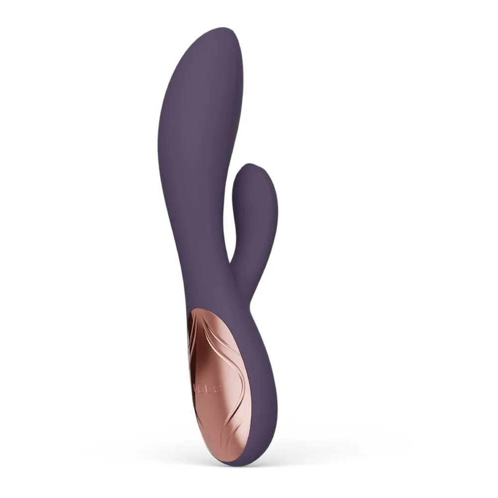 Vibromasseur rabbit en silicone violet prune avec extrémité en rose pêche, deux branches courbes, sur fond blanc