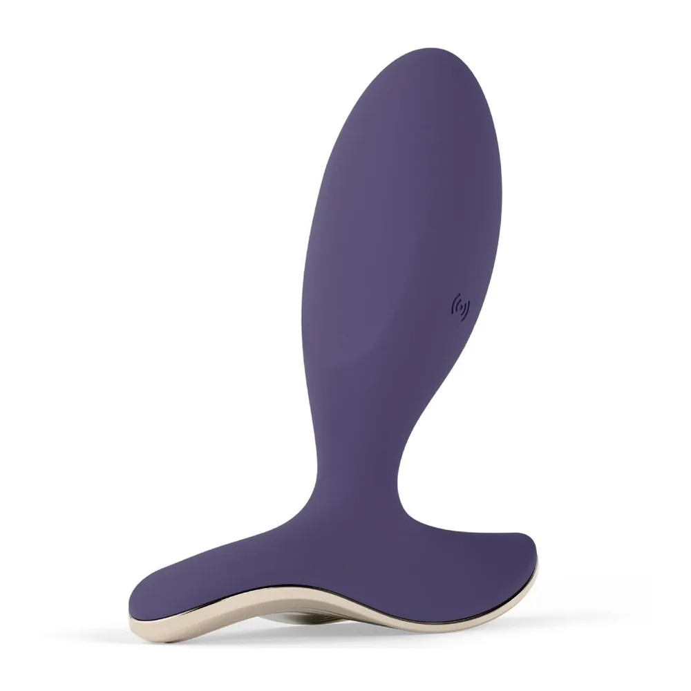 Plug anal Surfer 2 en silicone bleu marine avec base évasée en acier inoxydable brossé, sur fond blanc