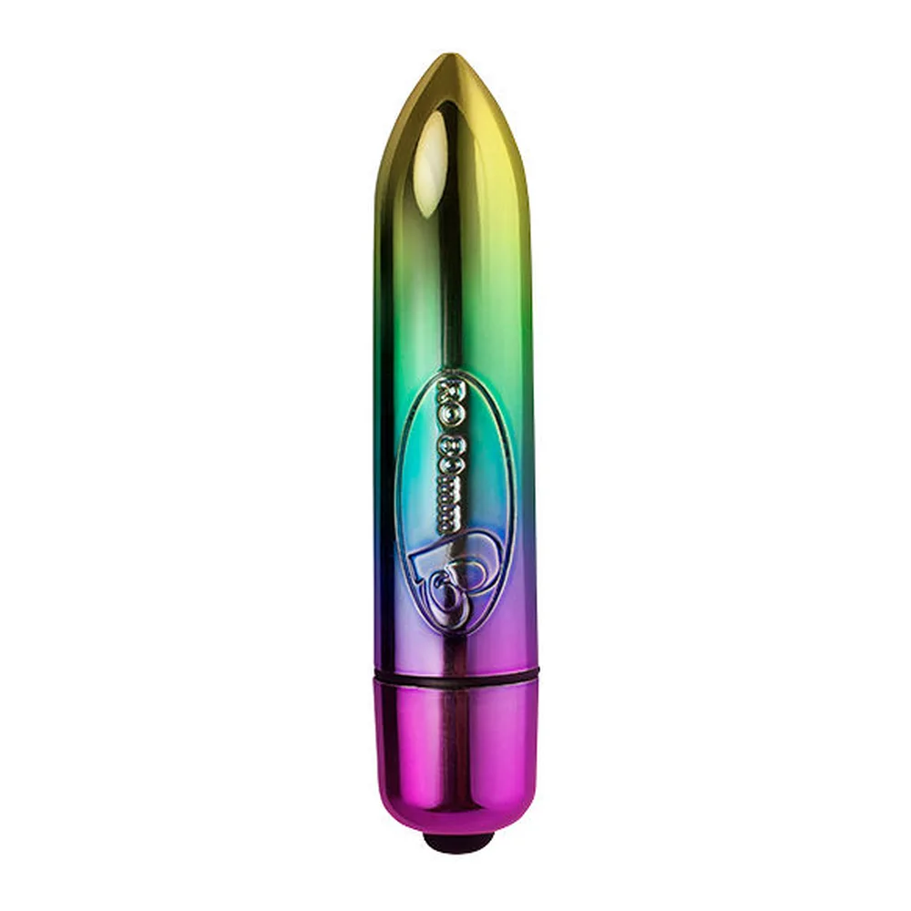 Vibromasseur de forme allongée avec dégradé de couleurs jaune, vert, bleu et rose, ornementation métallique centrale, sur fond blanc