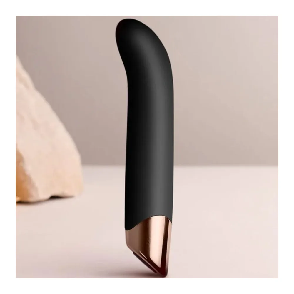 Vibromasseur point G en silicone noir avec embout doré, forme courbée ergonomique, sur fond blanc