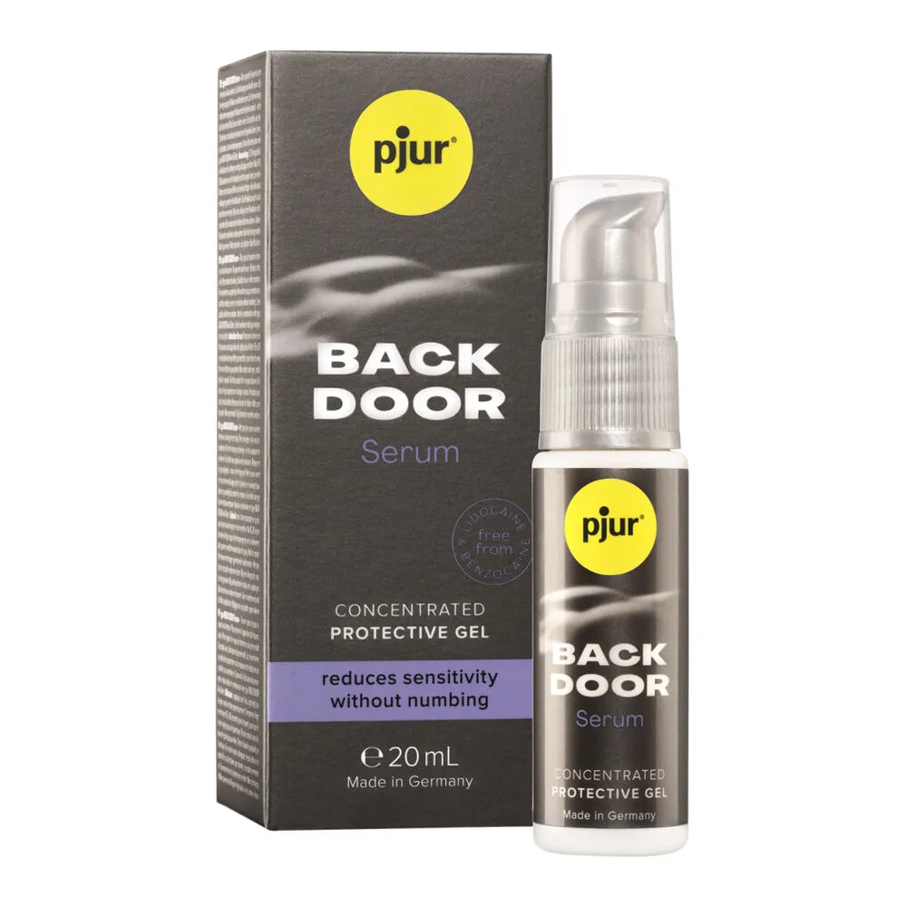 Emballage et flacon du sérum Back Door de pjur, gel protecteur concentré de 20 ml en spray, boîte gris foncé avec logo jaune et flacon blanc