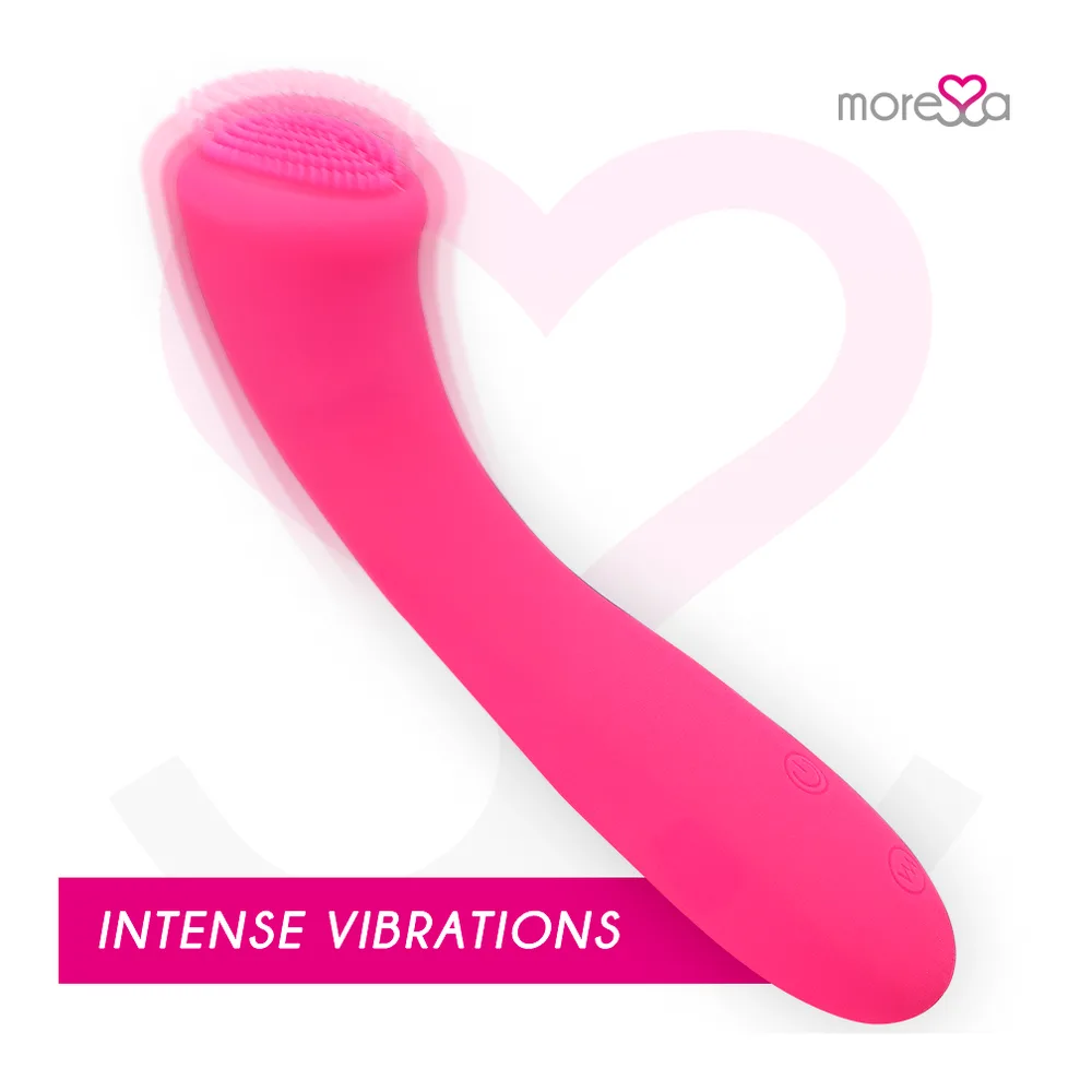 Vibromasseur rose fuchsia Celso avec tête textilée en silicone, tige courbe, sur fond blanc avec logo marque et mention vibrations intenses