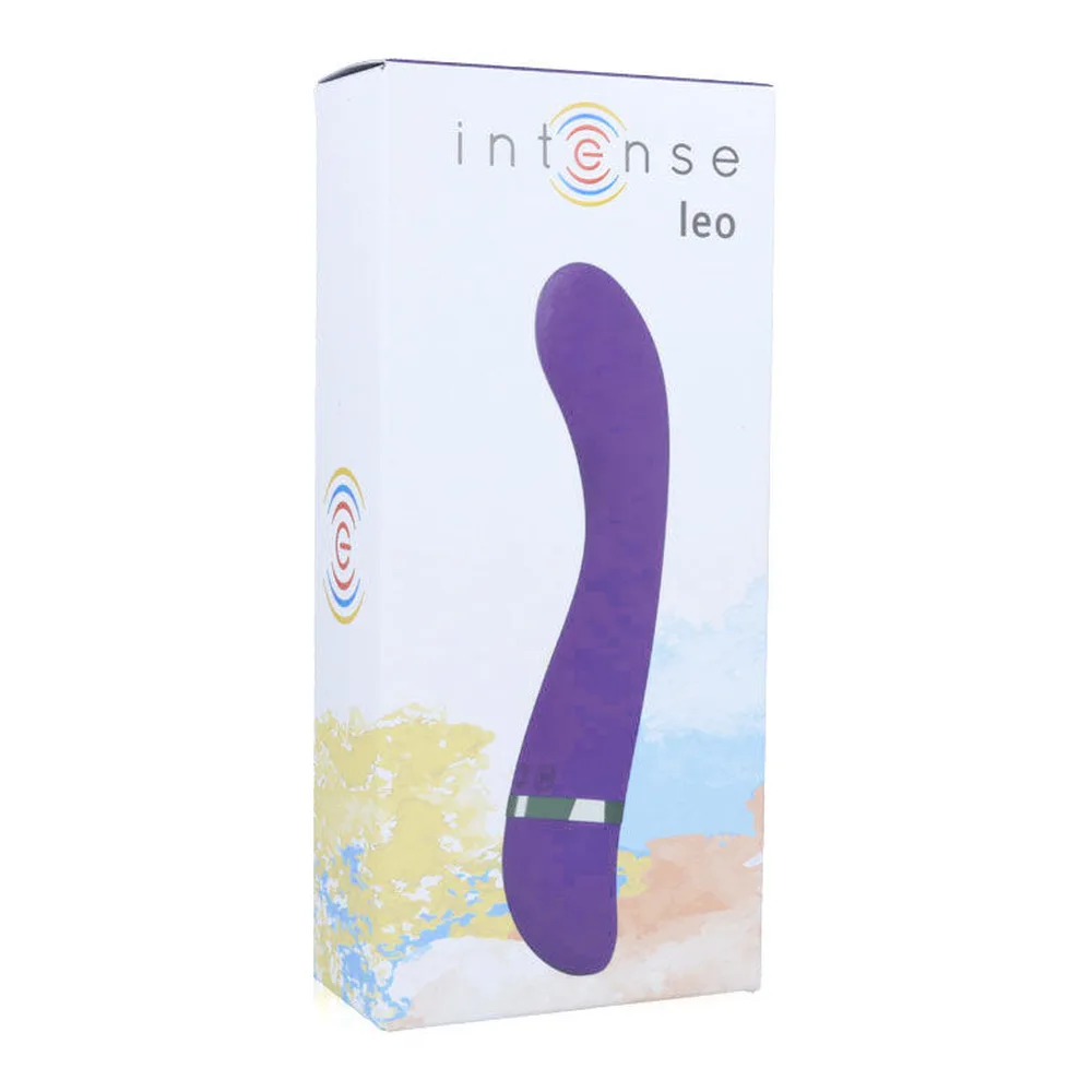 Vibrateur en silicone violet avec tige courbe, anneau métallique chromé à la base, sur fond blanc