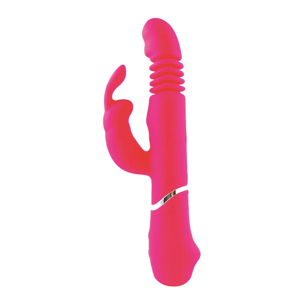 Vibromasseur rabbit rose fuchsia en silicone, avec branche de stimulation latérale dotée de reliefs ondulés, axe principal rainuré et anneau de commande métallisé, sur fond blanc