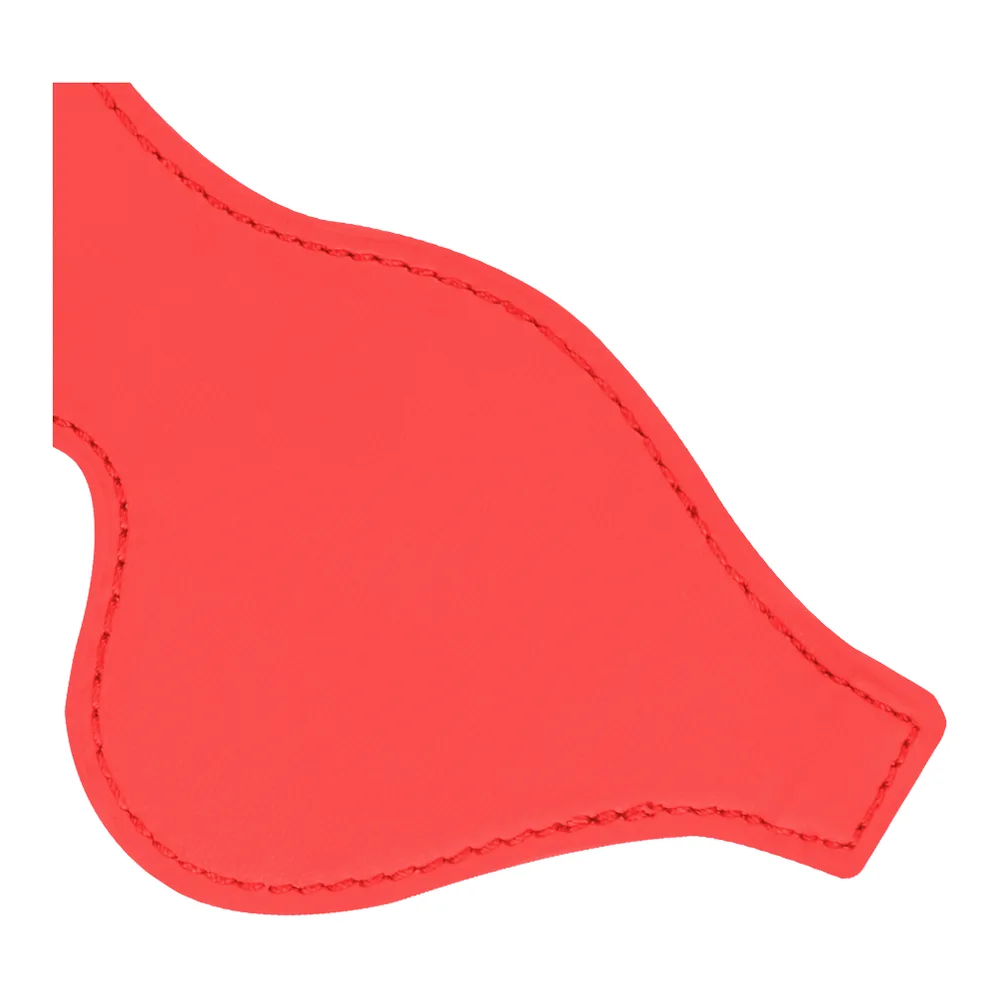 Masque rouge vif en forme d'ailes avec contours piqués, vue de face sur fond blanc
