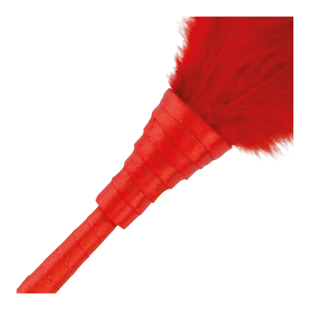 Stylo stimulant noir avec manche souple et effilé, terminé par une boucle de plumes légères, sur fond blanc