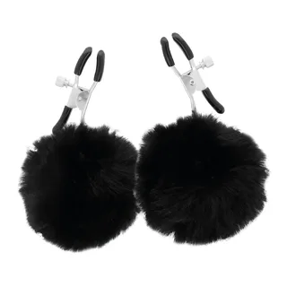 Paire de pinces à tétons en métal chromé avec poignées noires et pompons noirs souples, dotées d'une vis de réglage centrale, sur fond blanc