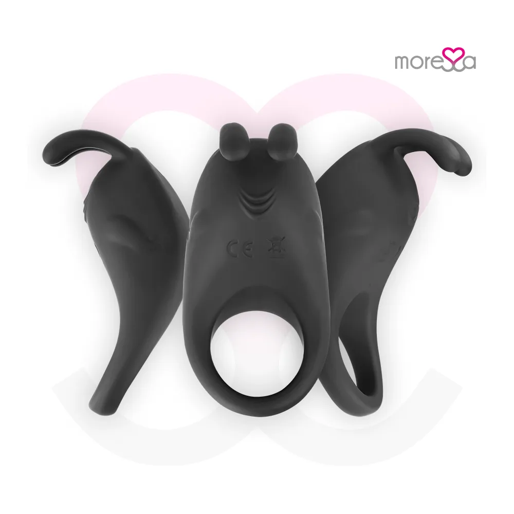 Emballage et cockring noir en silicone premium avec oreilles flexibles, anneau central lisse et port de charge USB, présenté sur fond blanc