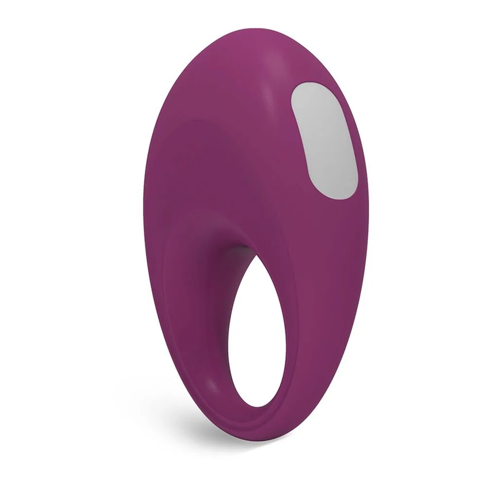 Cockring ovale en silicone pourpre avec ouverture centrale, télécommande grise intégrée sur le côté, fond blanc