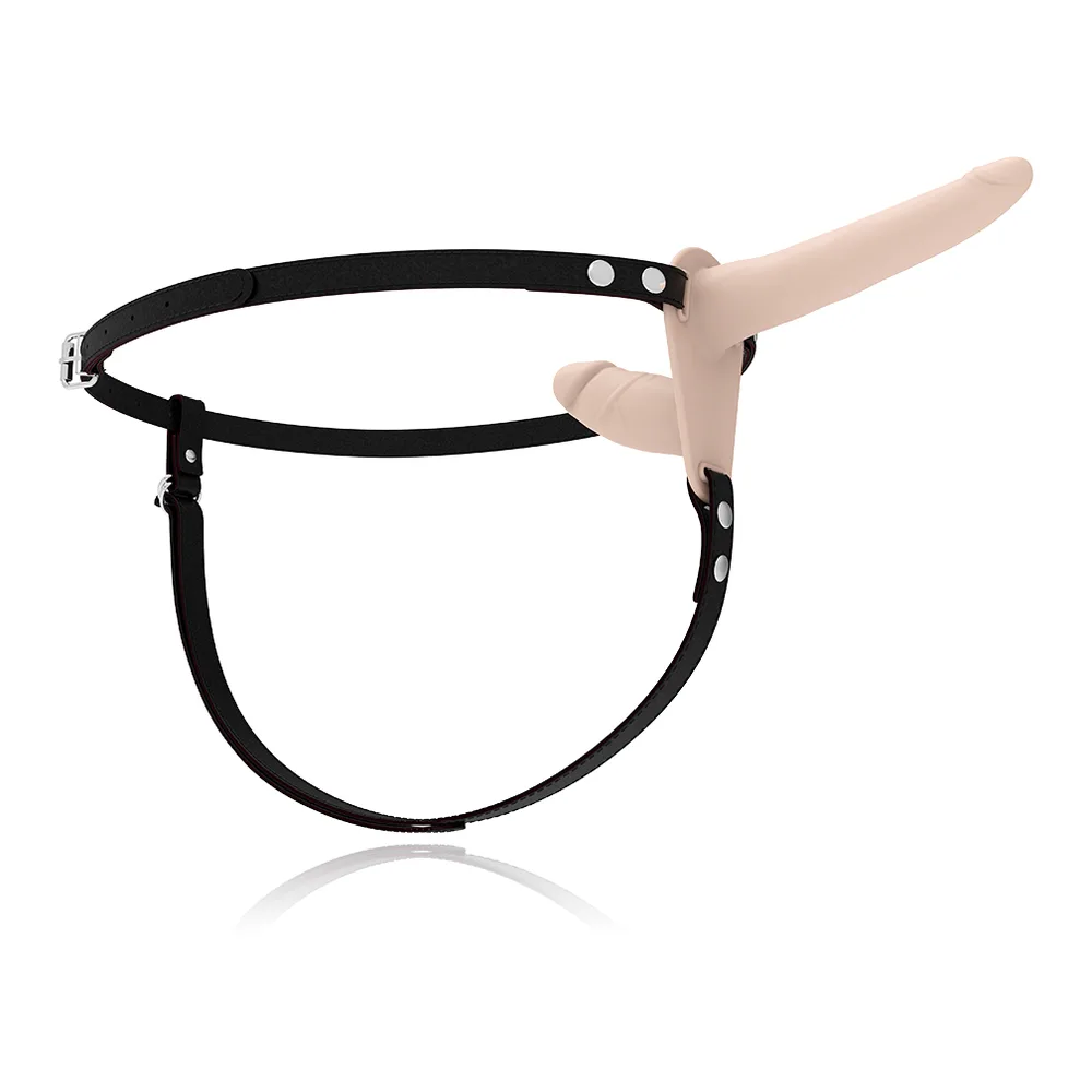 Gode-ceinture en silicone beige clair avec deux pénétrateurs, l'un vertical et l'autre horizontal, fixés à un harnais noir à sangles réglables avec boucles métalliques