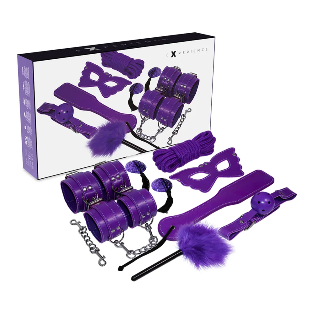 Coffret BDSM en cuir violet comprenant menottes, masque, collier chaîné, corde, fouet à plumes, bracelets et accessoires assortis, présenté avec son emballage