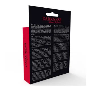 Emballage boîte de la culotte Darkness en enduit brillant noir et rouge, avec bande descriptive et textes multilingues sur fond blanc
