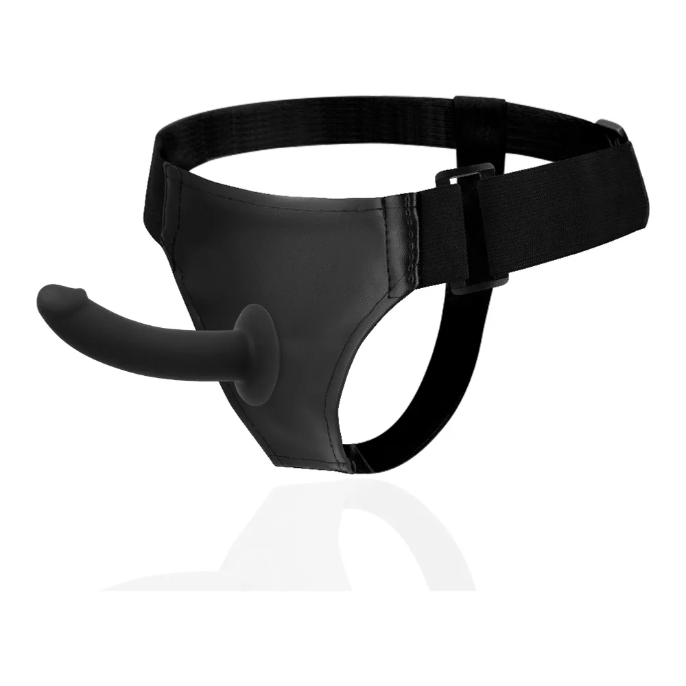 Gode ceinture noir avec harnais ajustable, gode courbe en silicone porté par une personne, sur fond blanc