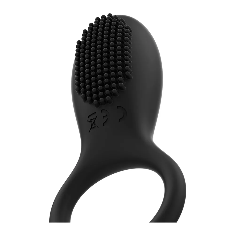 Anneau vibrant noir en silicone avec tête de massage en relief, poignée ergonomique annelée et symboles de marquage sur le corps, sur fond blanc