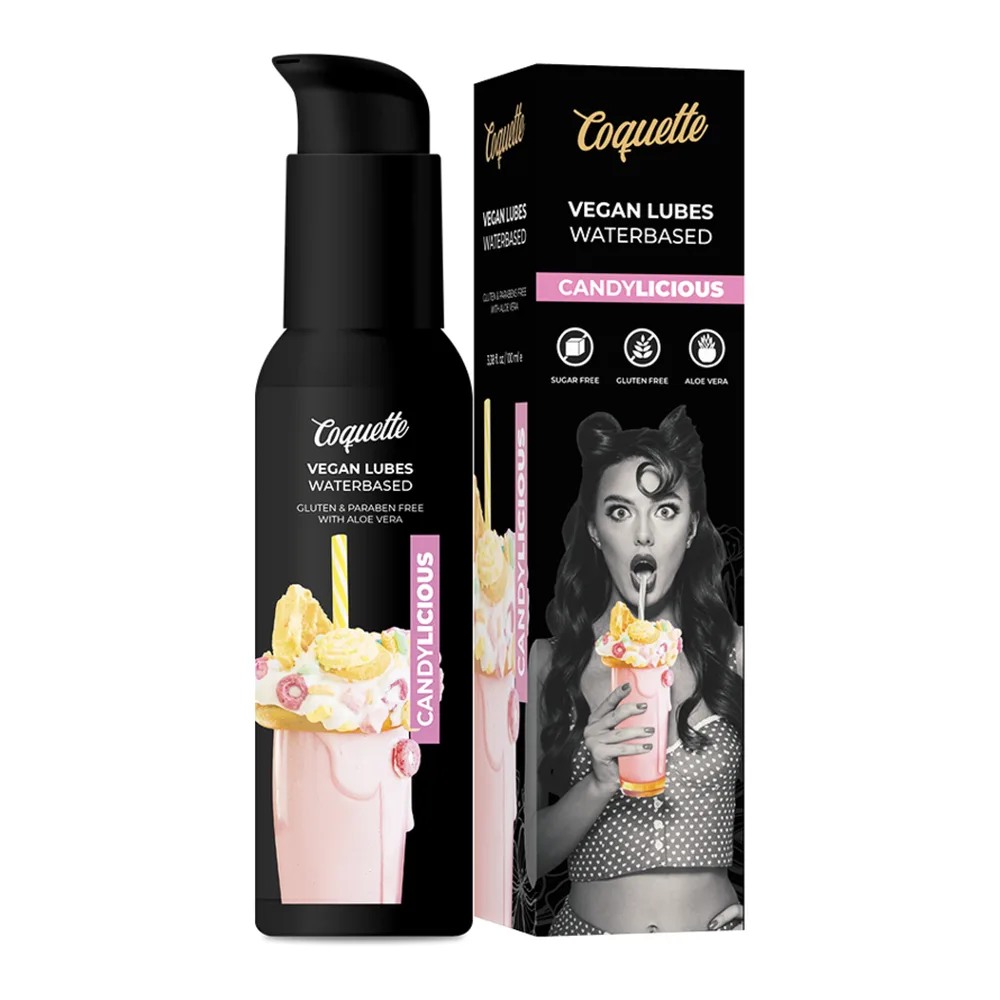Flacon noir de lubrifiant Coquette Vegan Lubes Waterbased aromatisé Candylicious, avec étiquette rose et illustration de cocktail aux fleurs et glaçons