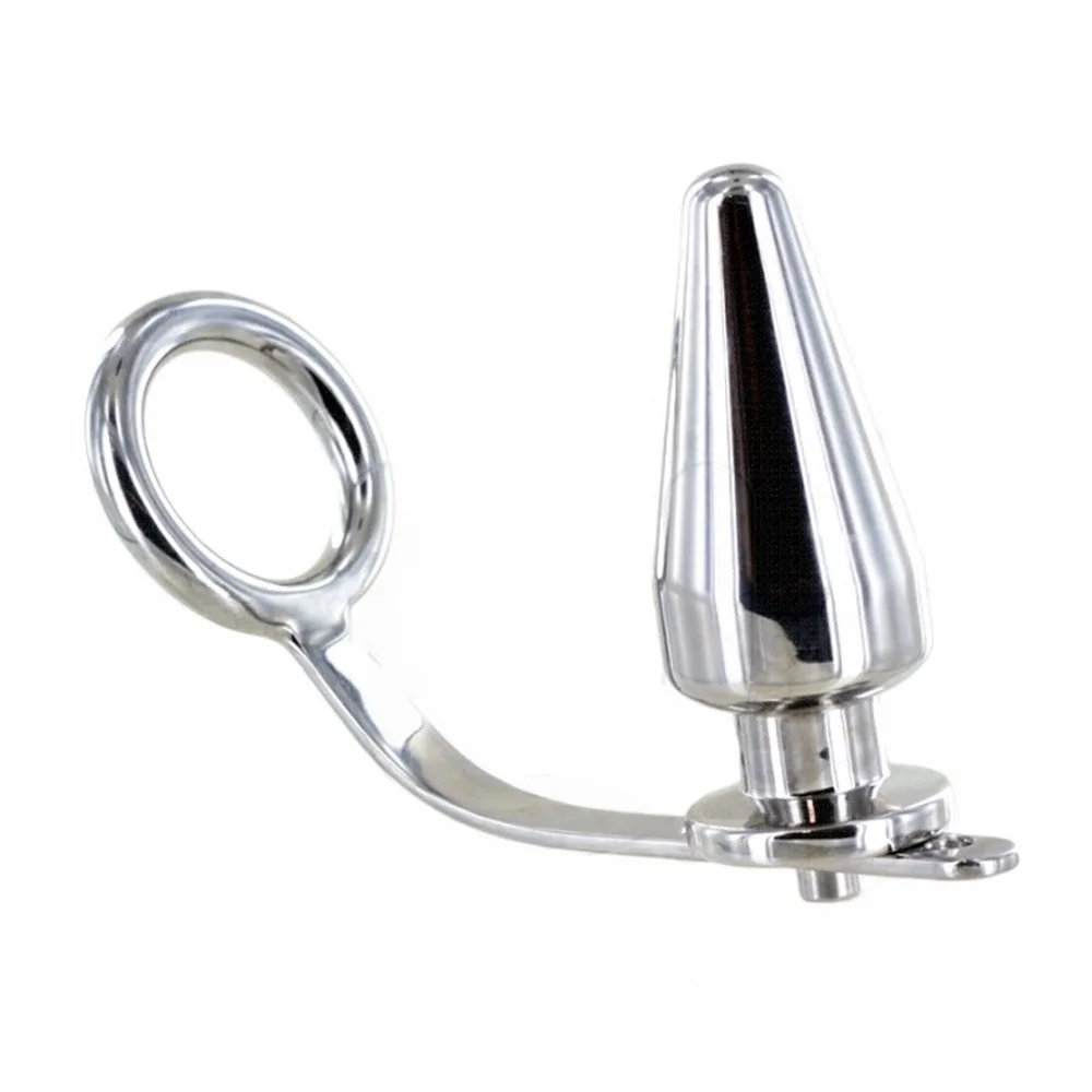 Plug anal en acier poli avec anneau de retrait intégré en courbe douce, pointe conique arrondie et surface brillante, sur fond blanc