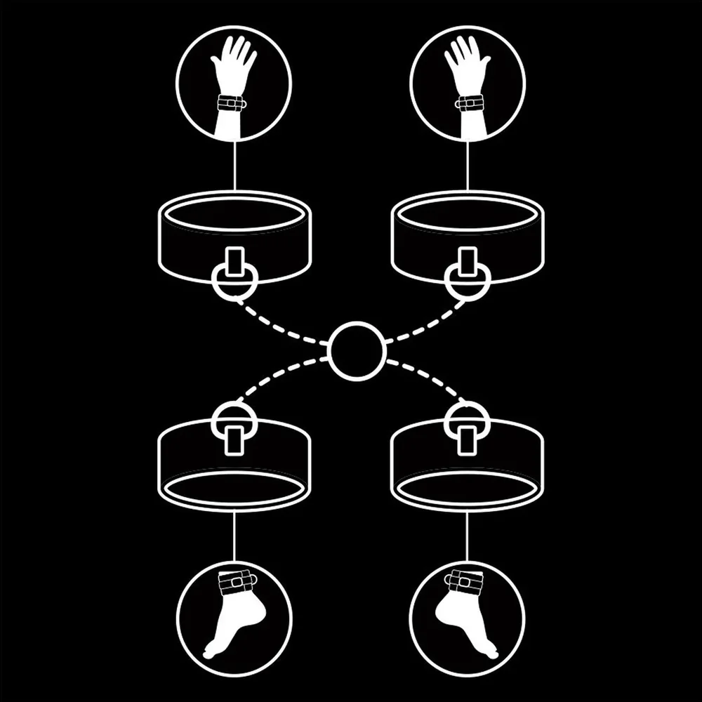 Ensemble de quatre menottes en métal noir avec bracelets doublés, connectées à un anneau central en configuration hogtie, bracelets d'attache visibles aux quatre extrémités
