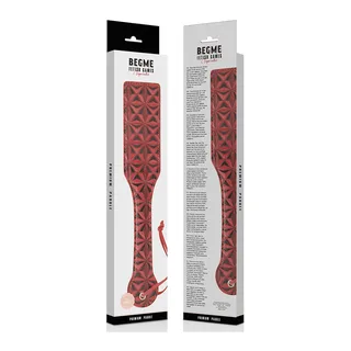 Fessée cuir vegan rouge motif géométrique gaufré, autre vue 3