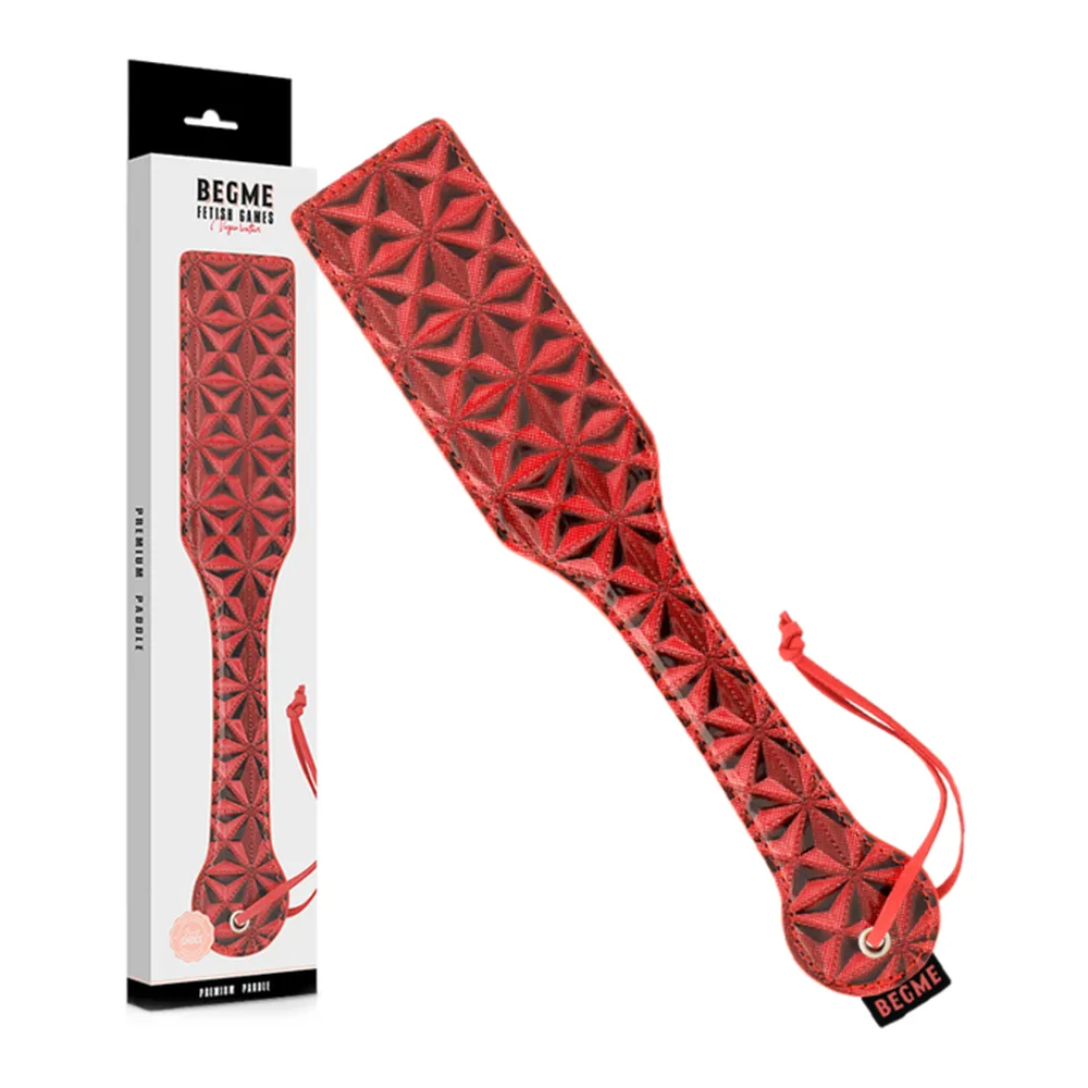Fessée cuir vegan rouge motif géométrique gaufré, autre vue 4