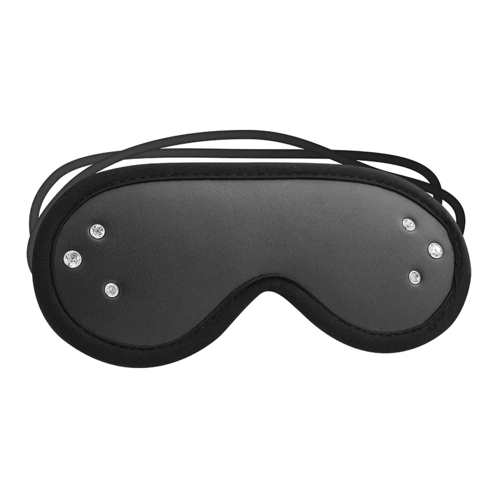 Masque noir mat avec contours rembourrés, orné de strass argentés aux quatre coins de la coque, sur fond blanc