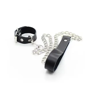 Collier et bracelet de cuir noir reliés par une chaîne en métal argenté, ensemble assorti avec fermoirs et rivets
