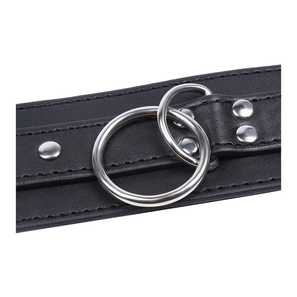 Menottes cuir noir avec anneaux O-ring et cadenas, autre vue 4
