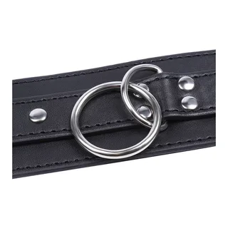 Menottes cuir noir avec anneaux O-ring et cadenas, autre vue 4
