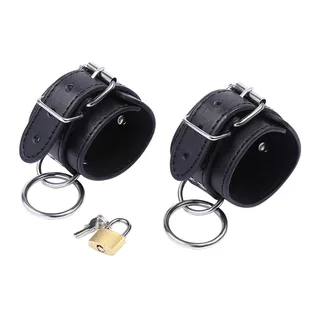 Menottes cuir noir avec anneaux O-ring et cadenas, autre vue 5