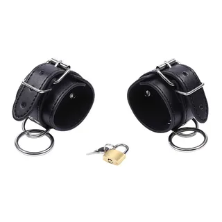 Menottes cuir noir avec anneaux O-ring et cadenas, autre vue 9