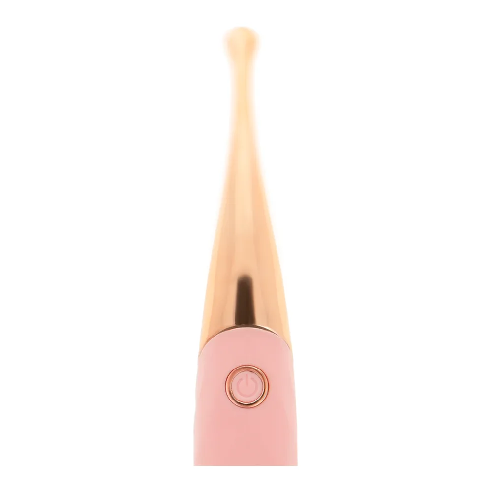 Stimulateur clitoridien rechargeable avec tige fine en bois clair et embout rose poudré surmonté d'une pointe circulaire dorée, sur fond blanc
