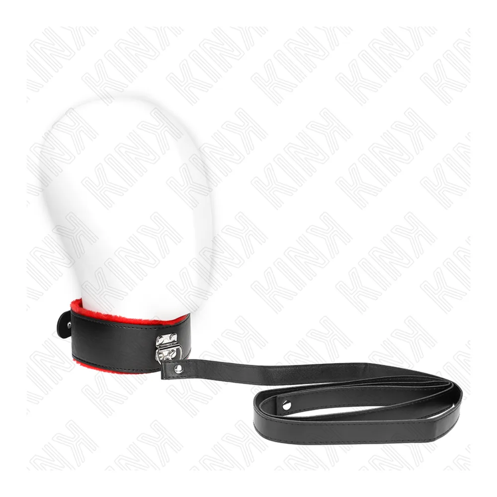 Collier ajustable noir avec doublure rouge et peluche, muni d'une longe noire en cuir vegan, sur fond blanc