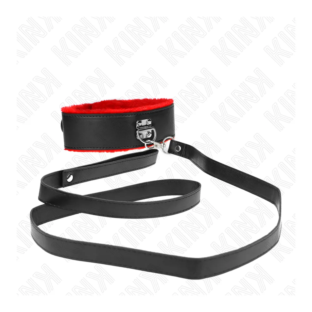 Collier ajustable noir avec doublure rouge et peluche, muni d'une longe noire en cuir vegan, sur fond blanc