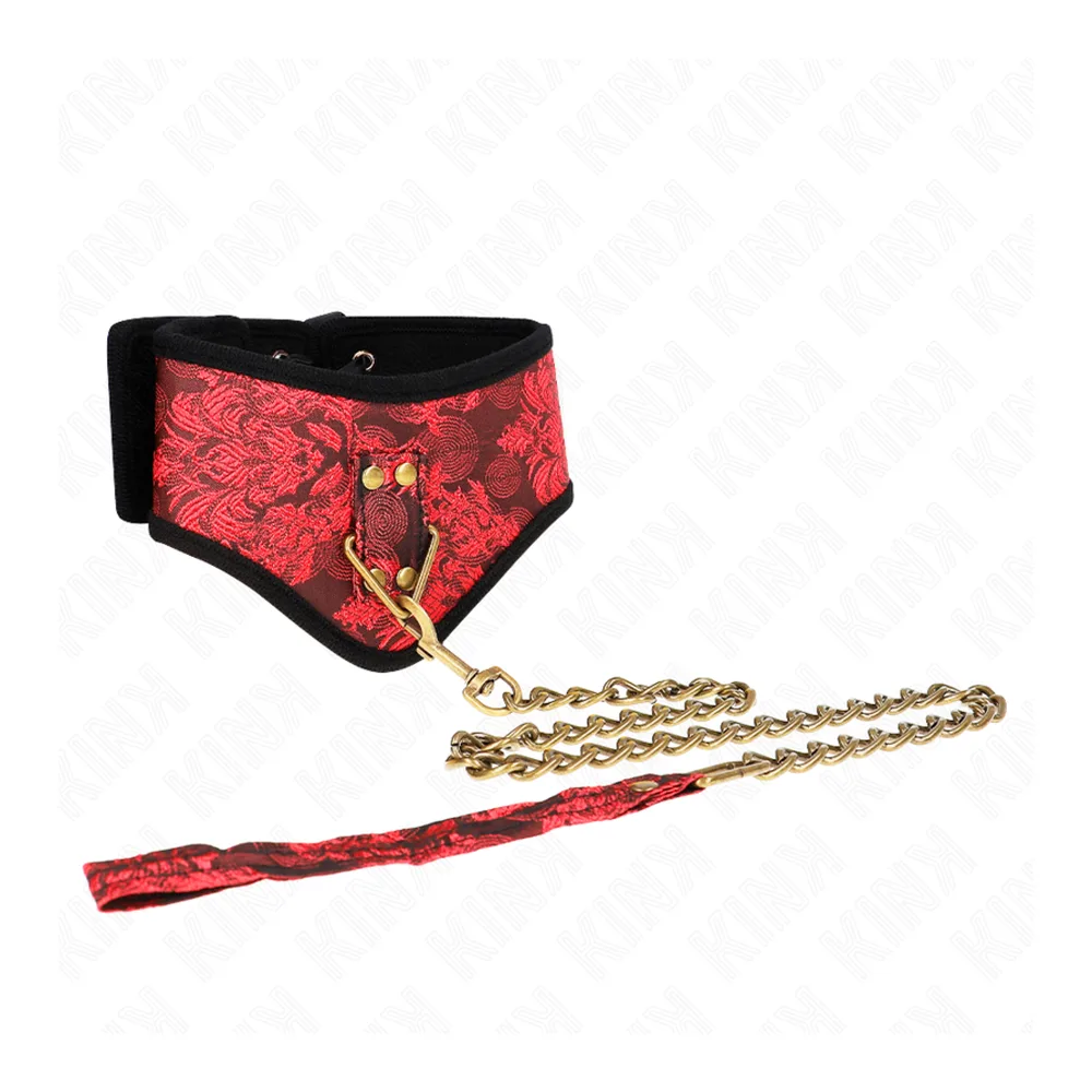 Collier Scandale en brocart rouge et noir avec fermoir doré, accompagné d'une chaîne dorée et d'un ruban assorti sur fond blanc