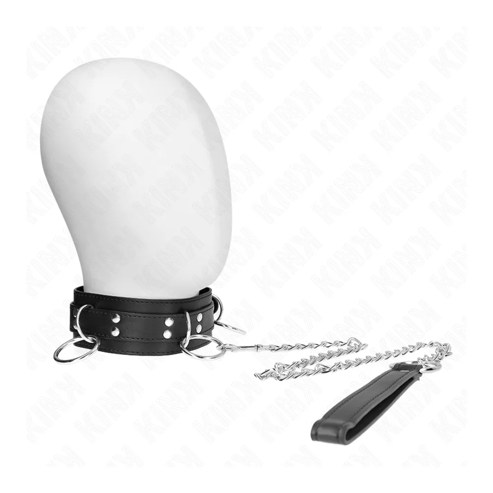 Collier noir en cuir vegan avec trois anneaux métalliques et rivets, attaché à une chaîne argentée de 80 cm terminée par un anneau