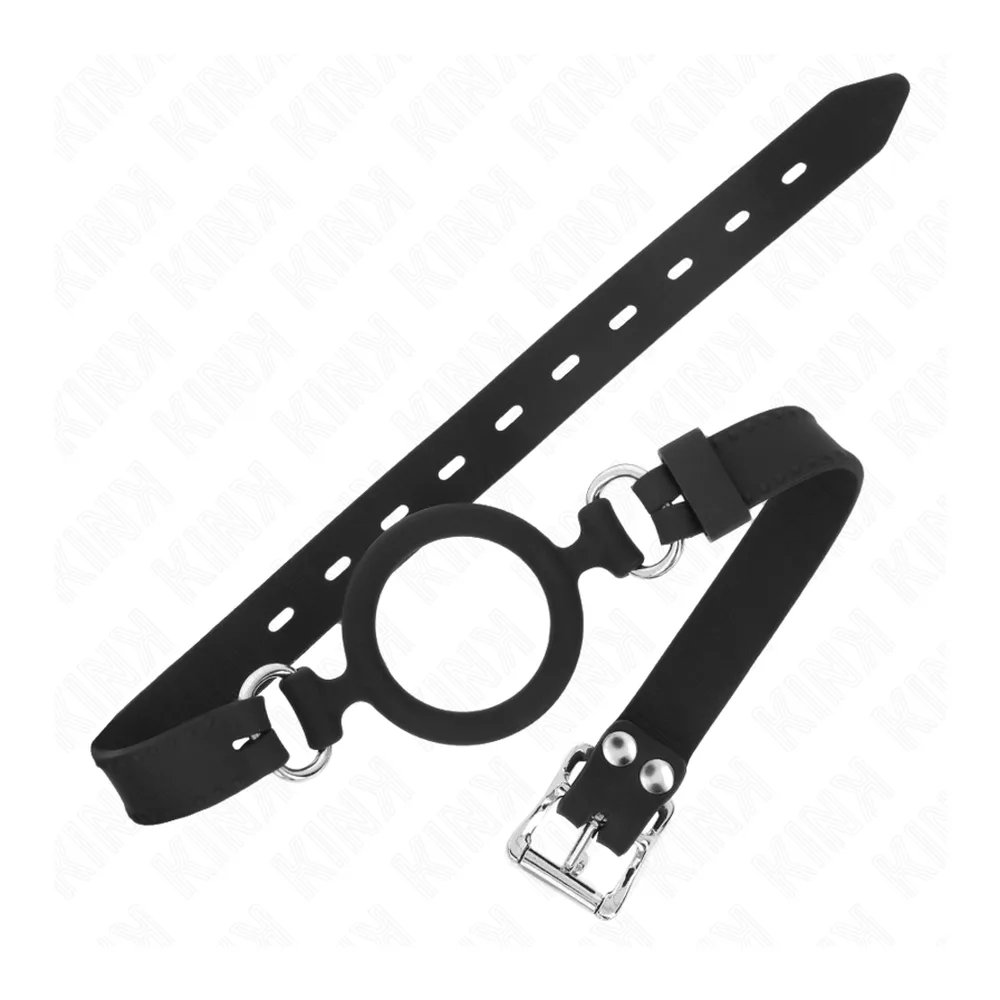 Bâillon à anneau silicone noir avec sangle perforée ajustable et boucles de fixation métalliques, sur fond blanc
