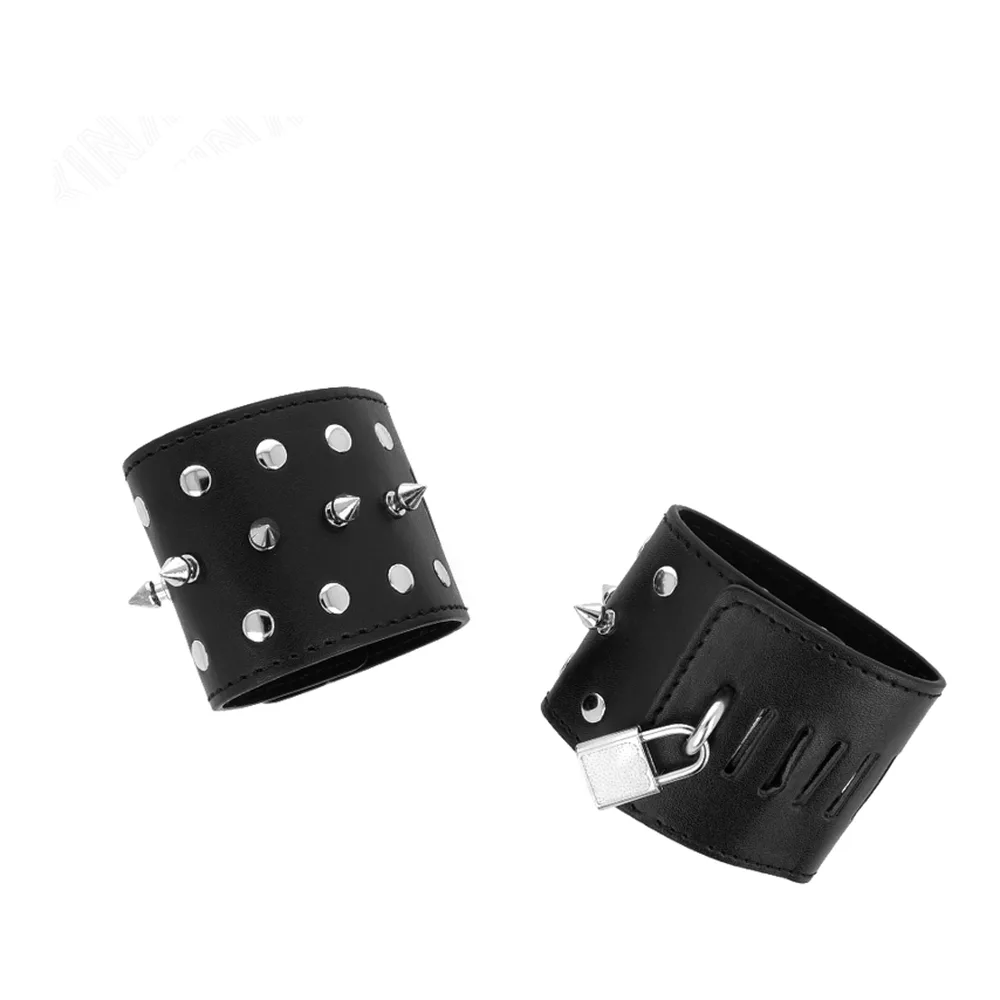 Menottes Punk Pointes Kink