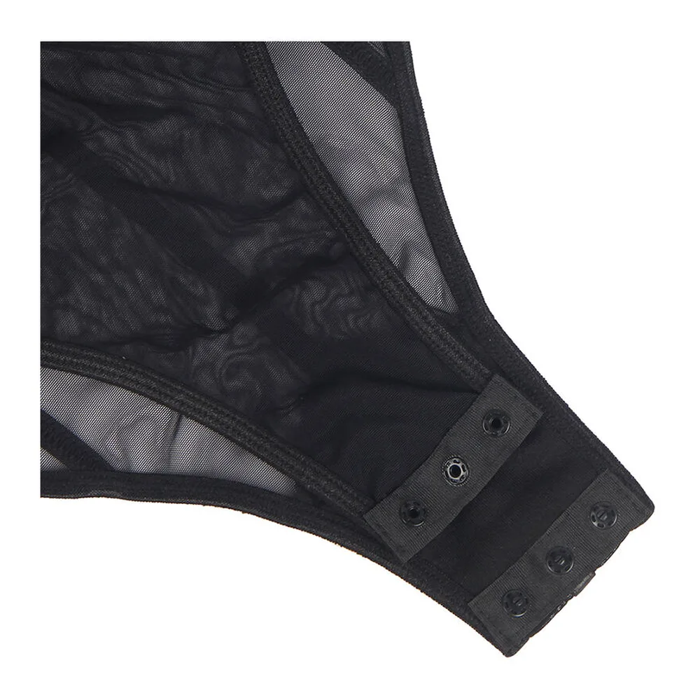 Body noir avec armatures et bretelles chaîne en métal, corselet structuré transparent au-dessus de la taille, sur fond blanc