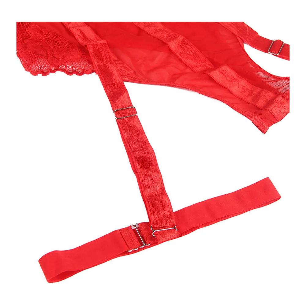 Teddy rouge avec détail dentelle à la poitrine, bretelles croisées, taille ajustée et jarretières intégrées avec anneaux de cuisse